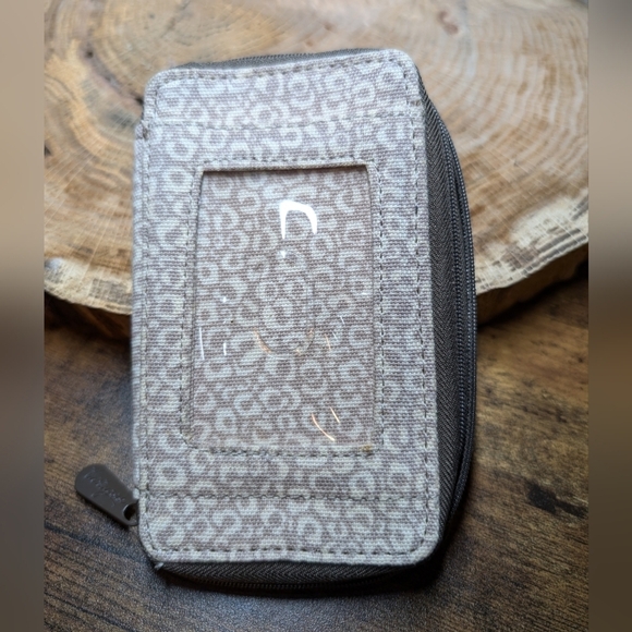 Thirty-One ID Wallet CREDIT CARD HOLDER - Picture 1 of 10